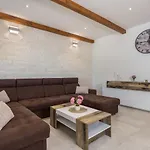 Matea By Interhome